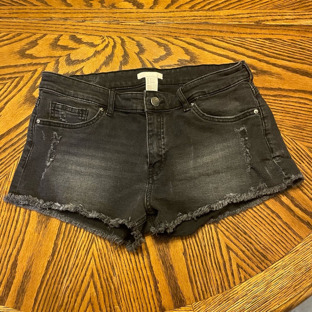 H&M Women's Black Denim Distressed Shorts Size 8